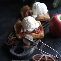 Французские пирожки с яблоком и пломбиром