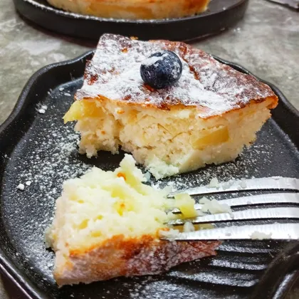 Запеканка творожная с кусочками яблока
