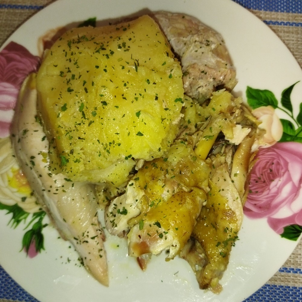 Картофель тушëный в курице в мультиварке