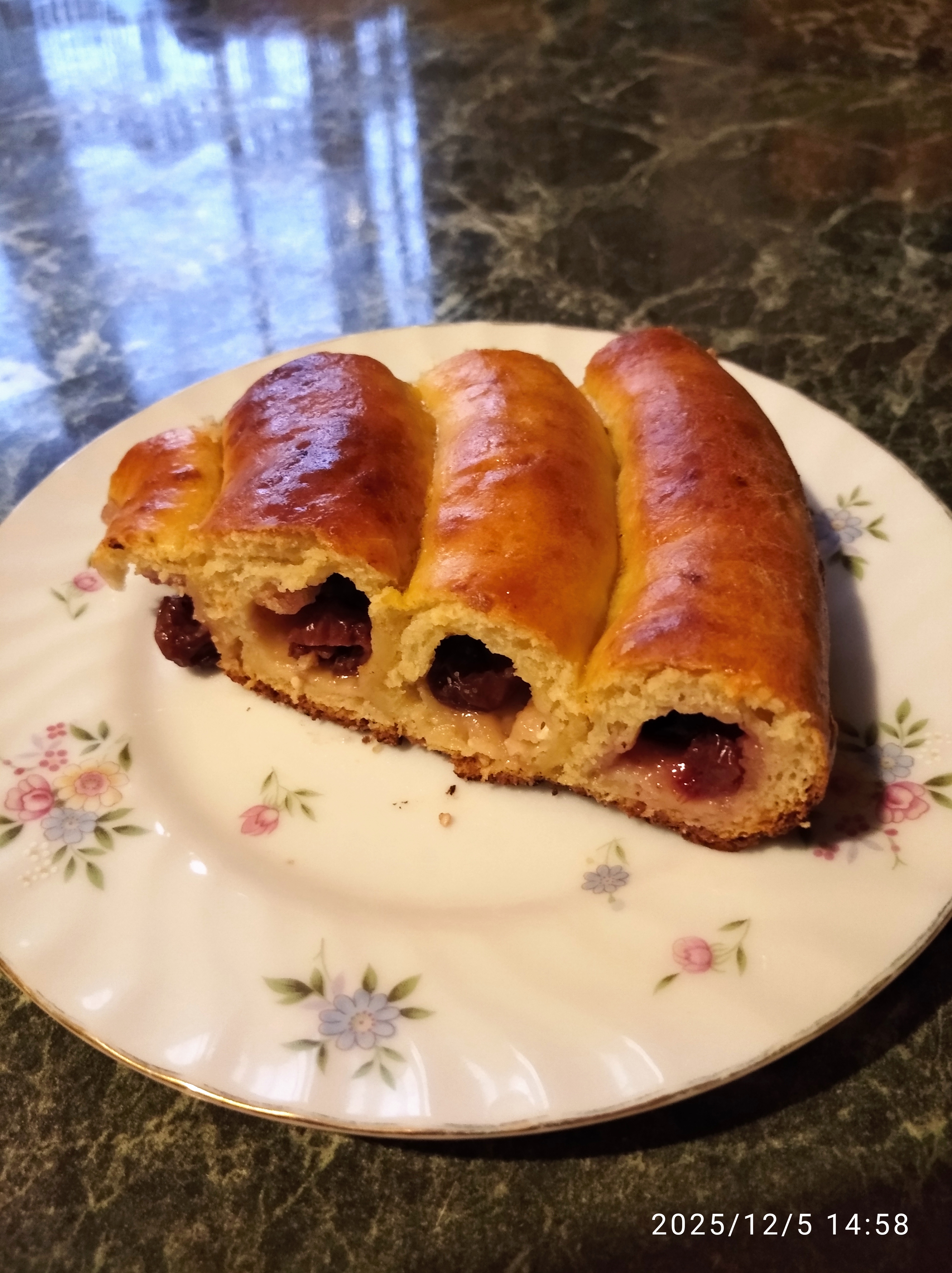 Улитка с вишней