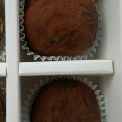 Конфеты шоколадные с курагой и грецким орехом