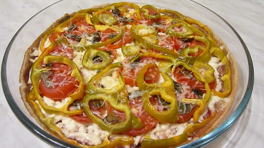 Пицца с адыгейским сыром и помидорами