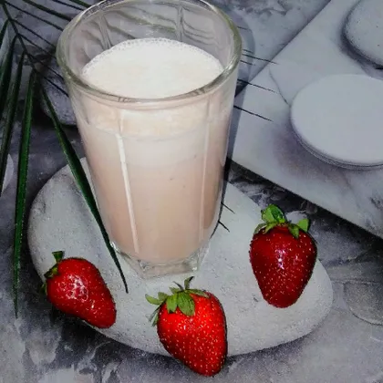Клубничный коктейль на топлёном молоке