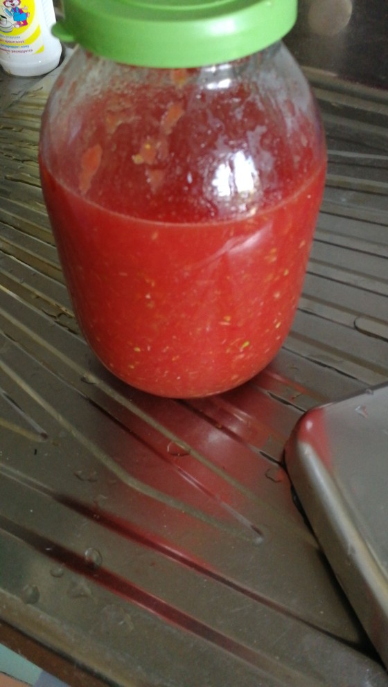 Горлодер из помидоров с чесноком на зиму без варки