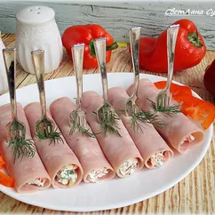 Рулетики из ветчины с сырной начинкой 