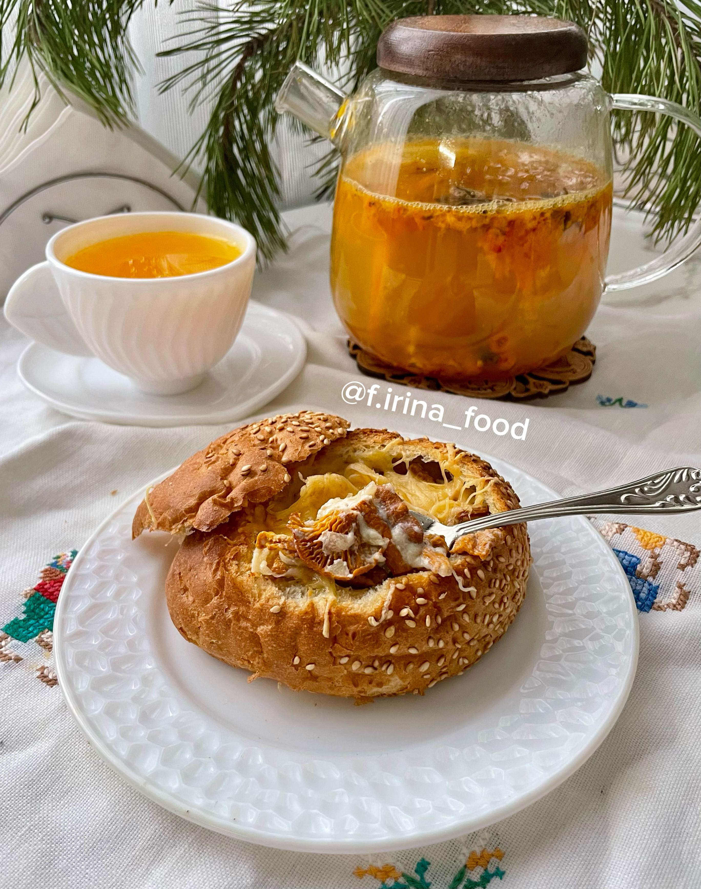 Жюльен с лисичками в булочке  