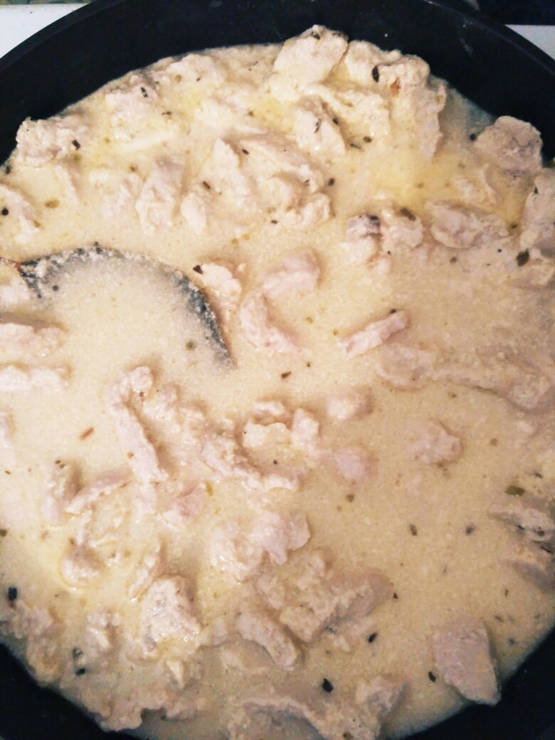 Куриное филе с итальянскими травами в сырном соусе
