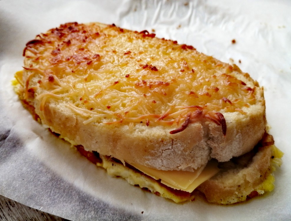Горячий сырный сэндвич (Сэндвич с сыром и беконом)