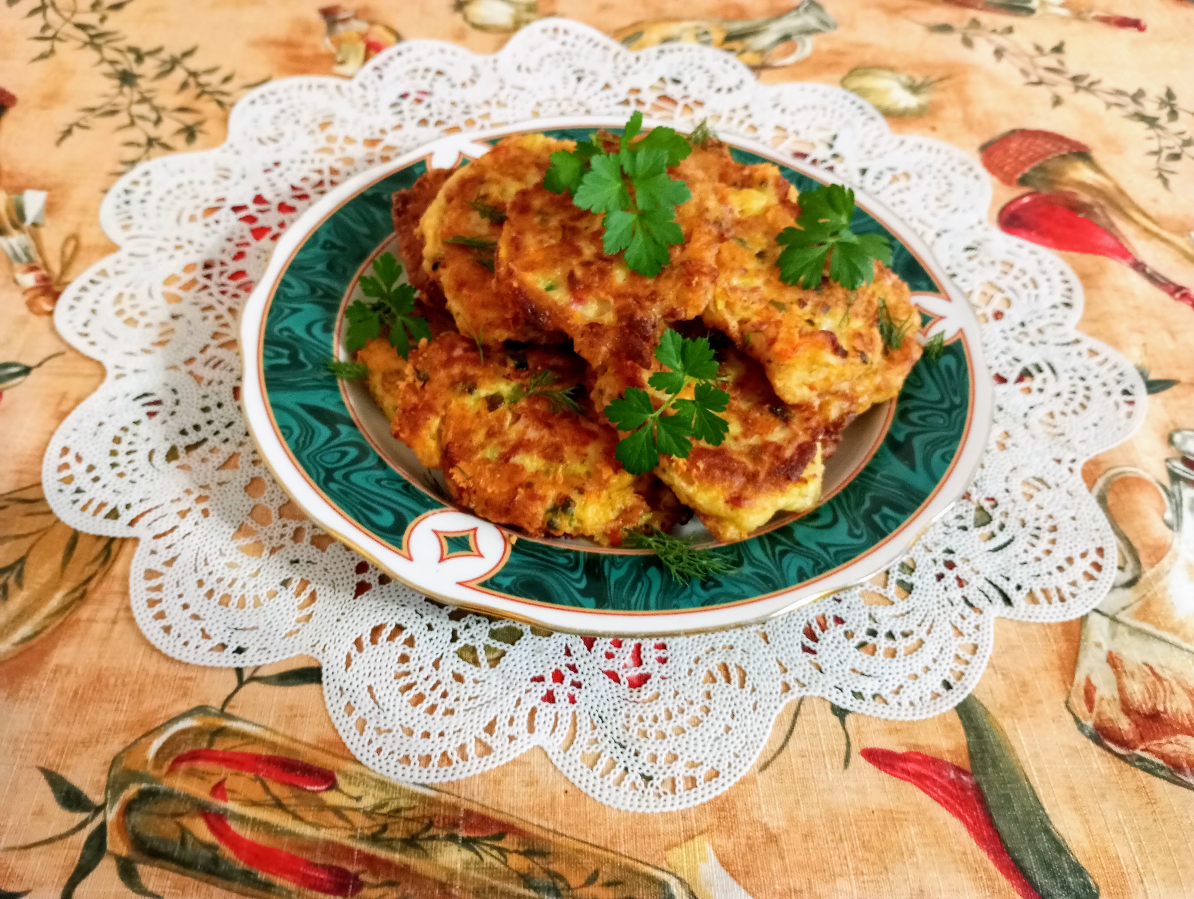 Кабачковые оладьи с сыром и сосисками