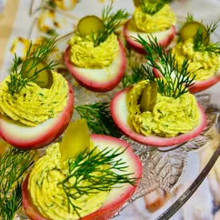 Новогодняя закуска из яиц