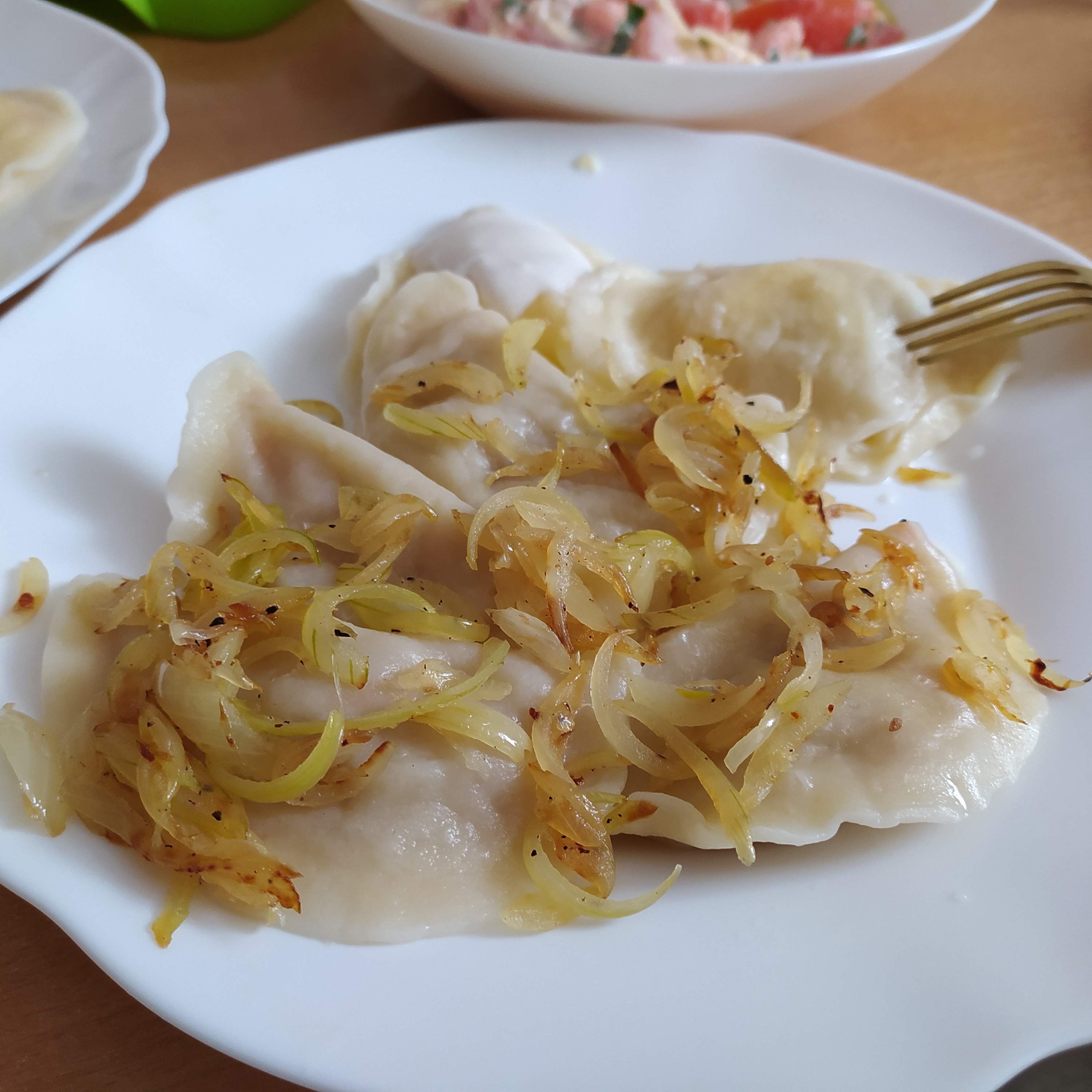 Вареники с квашеной капустой (тесто без яиц)