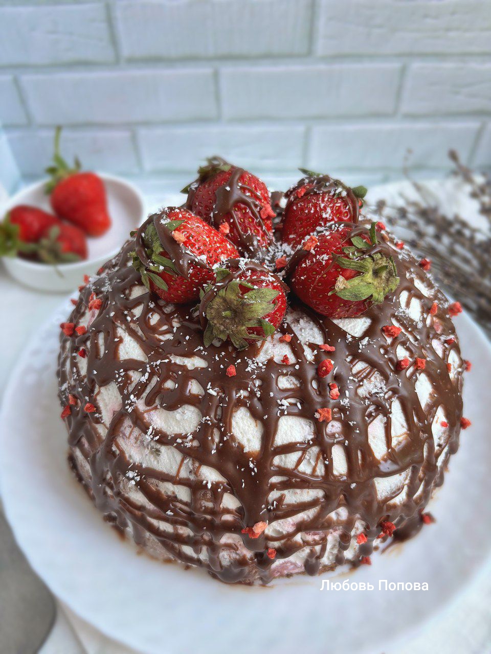 Торт Панчо с клубникой и сметанным кремом