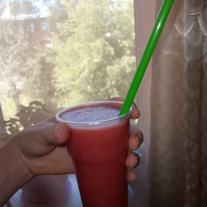 Коктейль из арбуза и молока