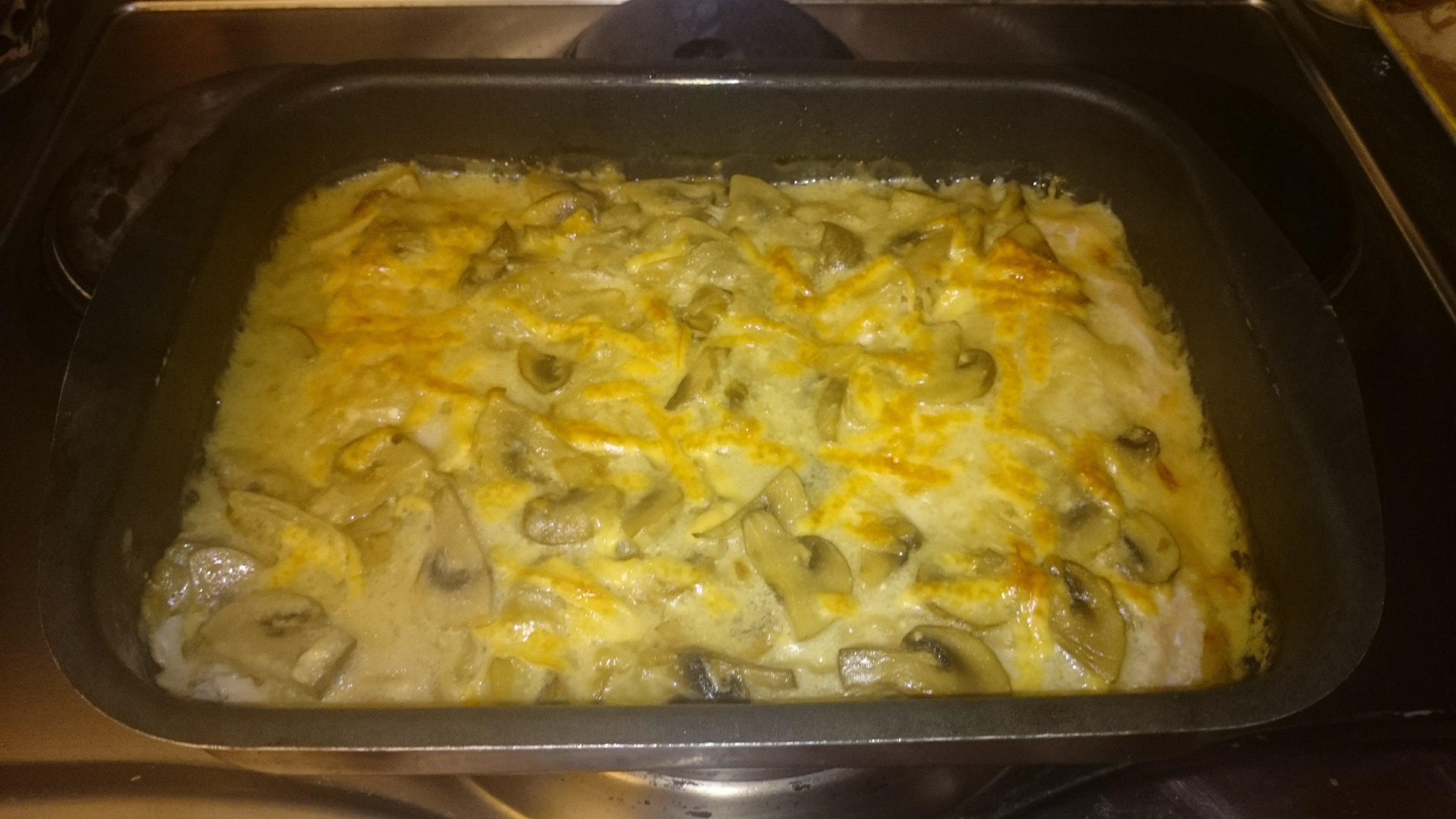 Филе куриное под соусом с шампиньонами