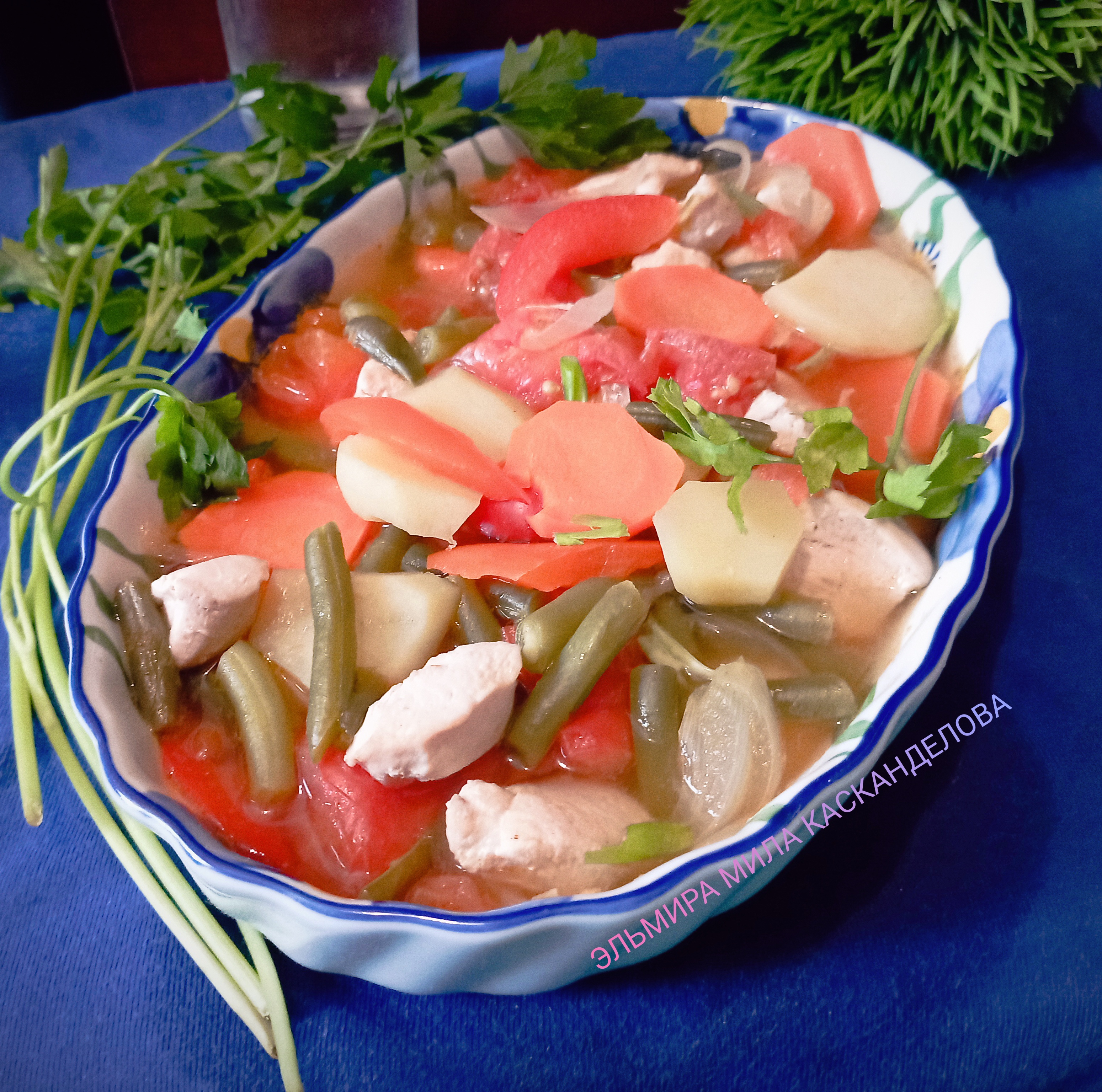 Индейка или курица тушёная с овощами