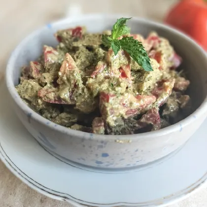 Салат из томатов и баклажанов с необычной заправкой