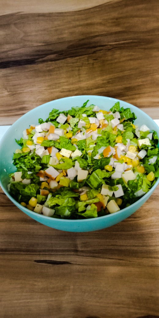 Салат с кукурузой и копченым мясом, рецепты с фото
