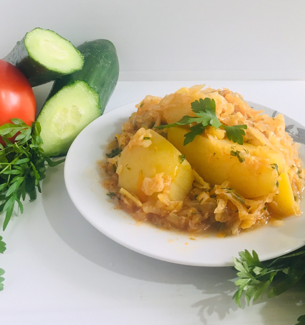 Тушеная капуста с картошкой