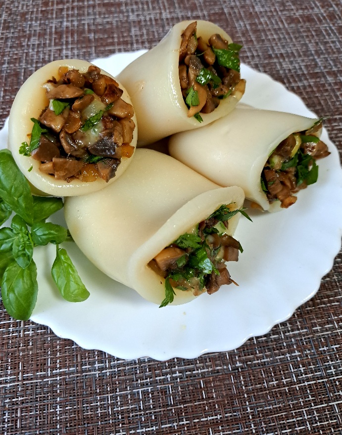 Фаршированные кальмары с грибами