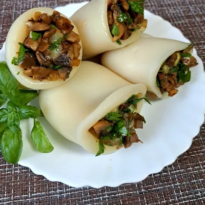 Фаршированные кальмары с грибами