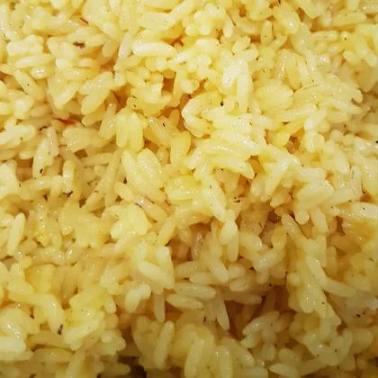 Ароматный рис с чесночным маслом и шафраном