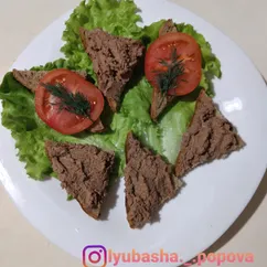 Сэндвич с паштетом из куриной печени