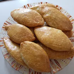 Пирожки на песочном тесте с зелёным луком и яйцами
