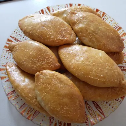 Пирожки на песочном тесте с зелёным луком и яйцами