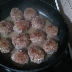 Котлетки из трех видов мяса с грибами