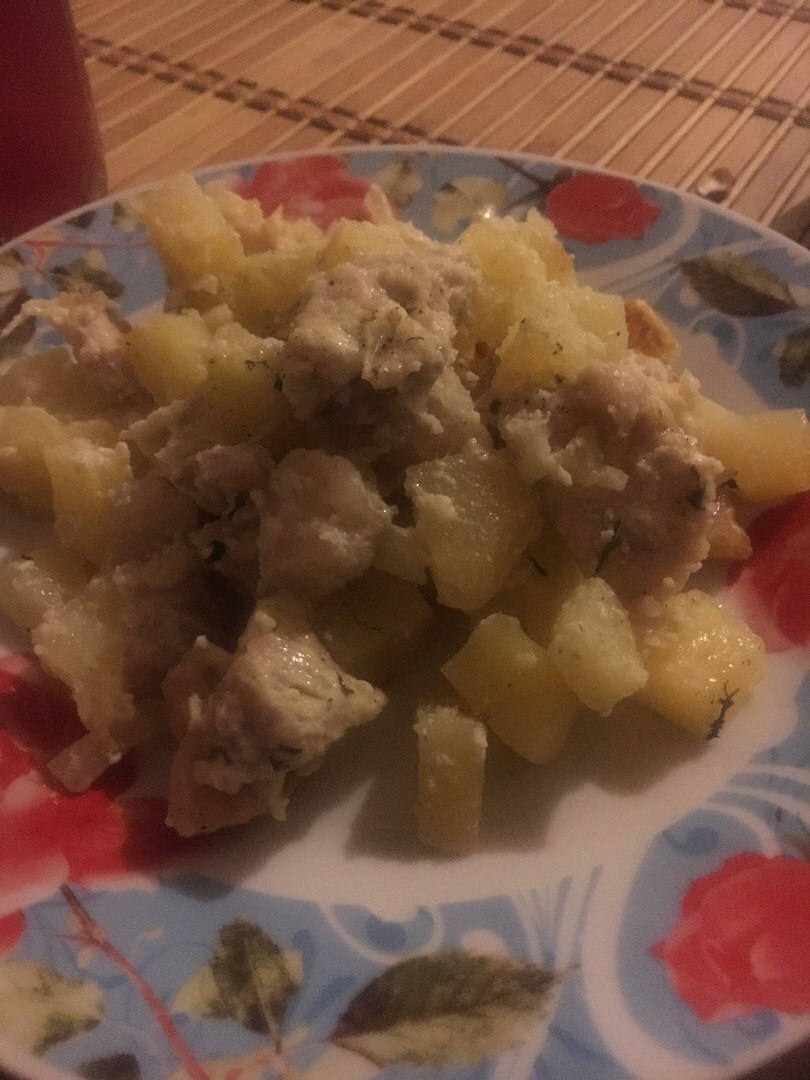 Запеченный картофель с мясом под яичной заливкой