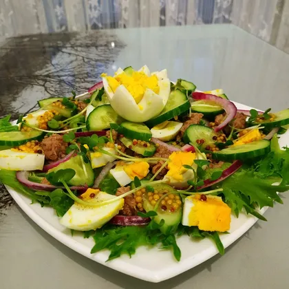 Салат с консервированным тунцом
