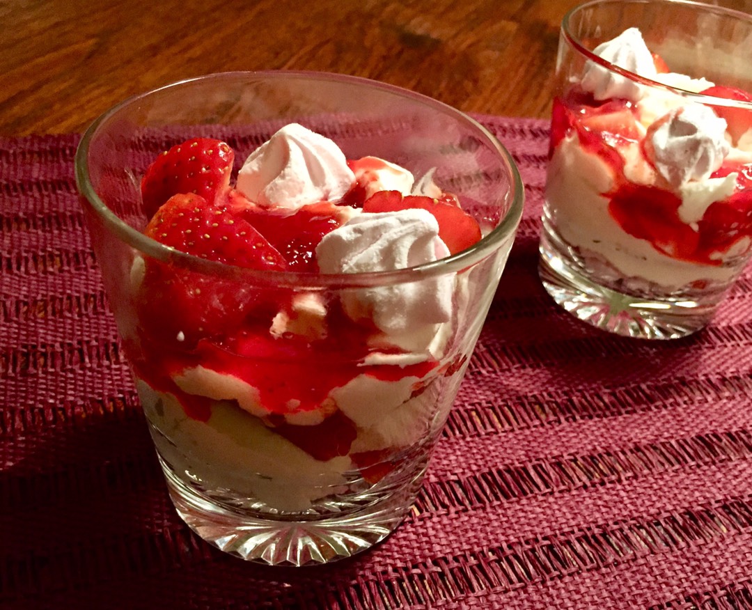 Десерт «клубничная фантазия»