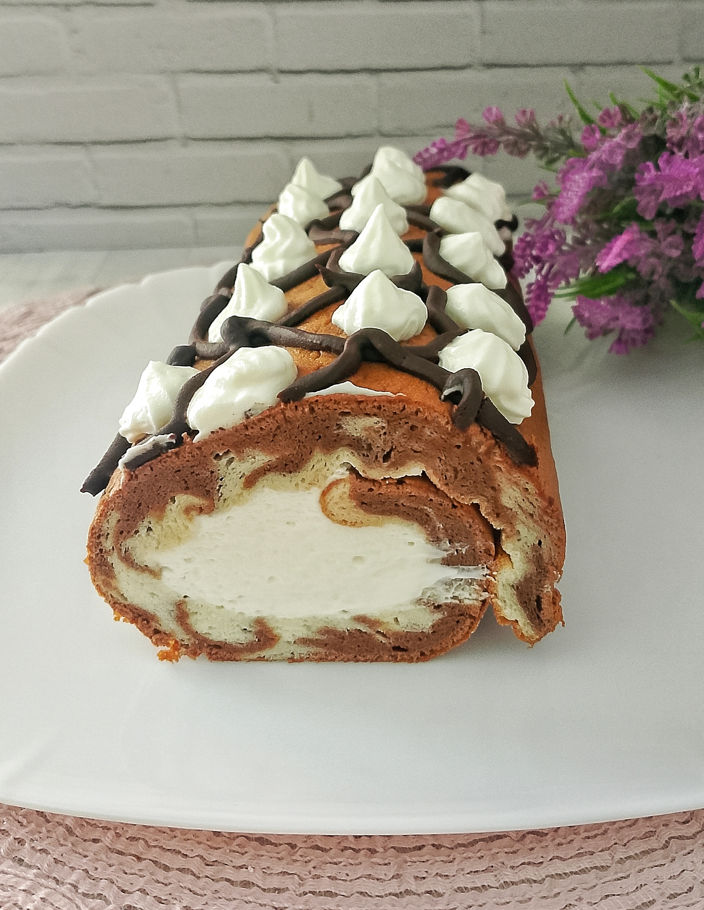 Бисквитный рулет "Торнадо"