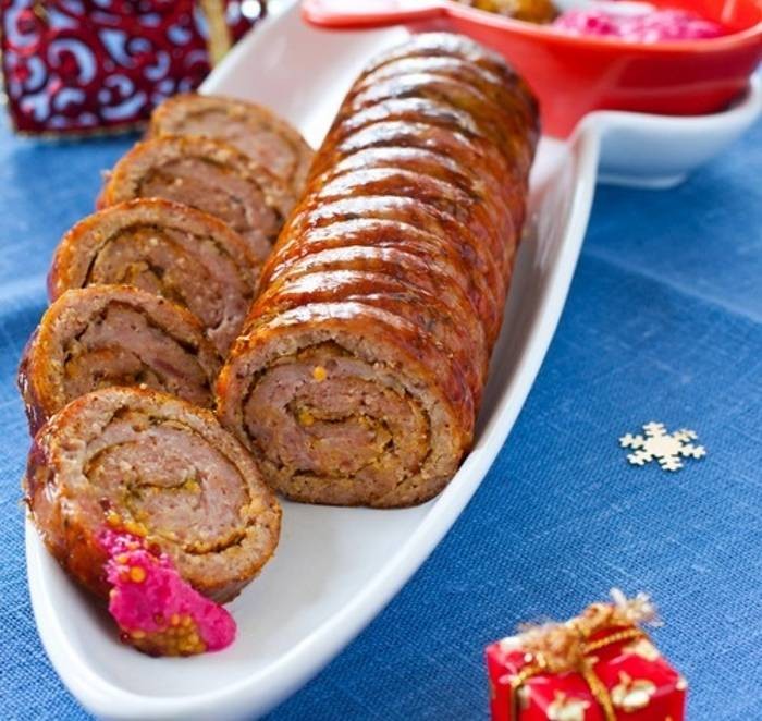 Праздничный мясной рулет
