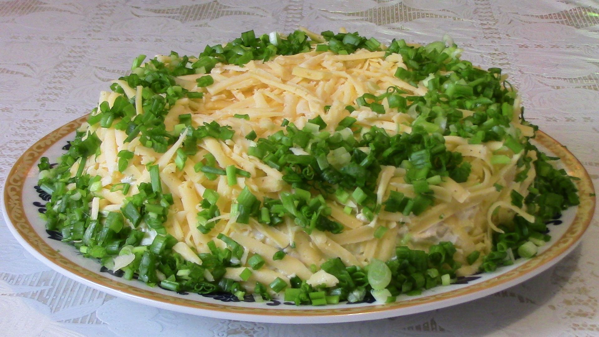 Салат с солеными груздями