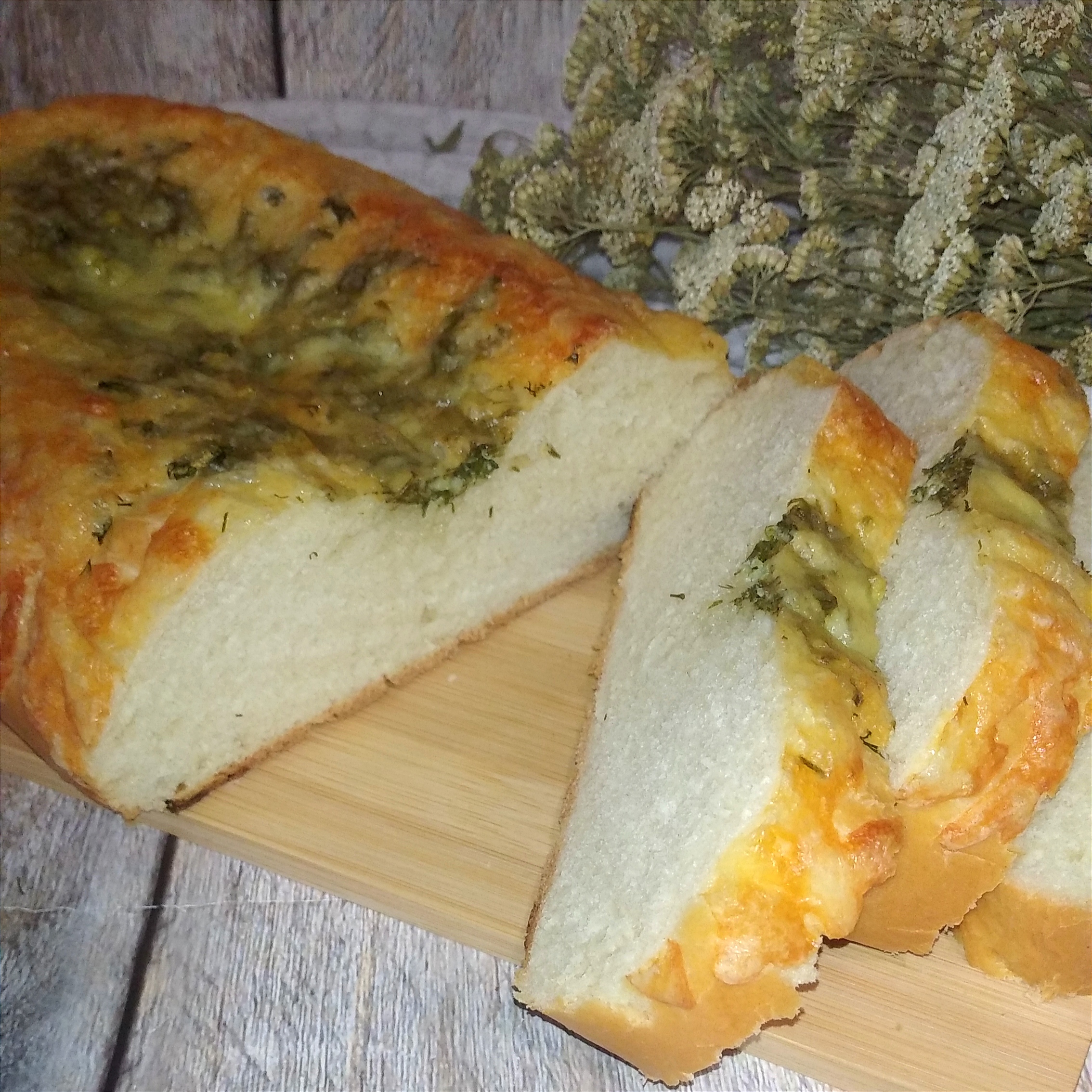Хлеб с сыром и зеленью
