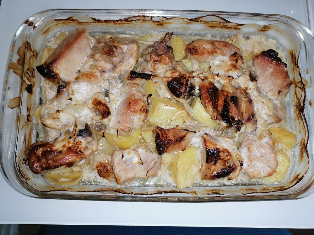 Мясо в духовке с картошкой: вкусный и сытный рецепт со свининой
