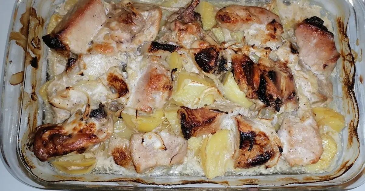 Окорок свиной, запеченный с картошкой
