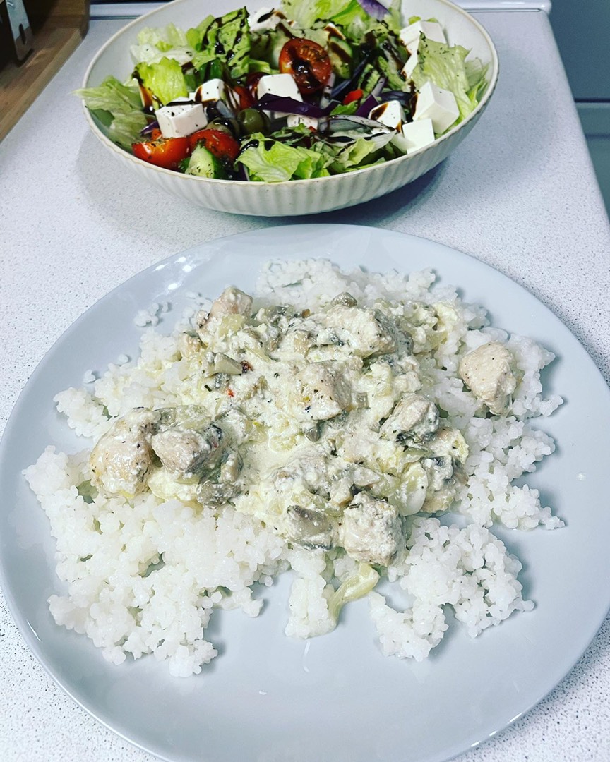 Куриное филе с шампиньонами в сливочно-чесночном соусе