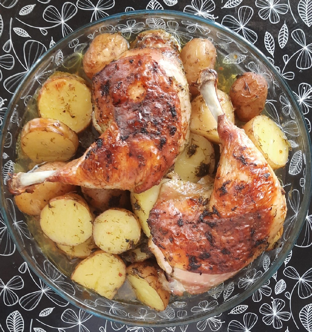 Запечённый молодой картофель с домашней курочкой
