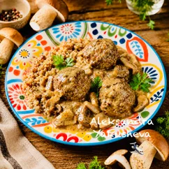 Мясные шарики в сливочном соусе с белыми грибами