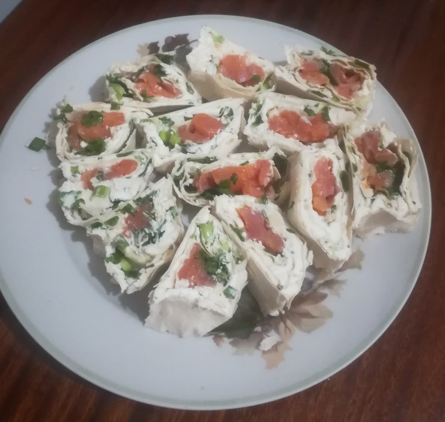 Рулетики с рыбой закусочные