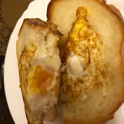 Быстрый завтрак «Яйцо в батоне»