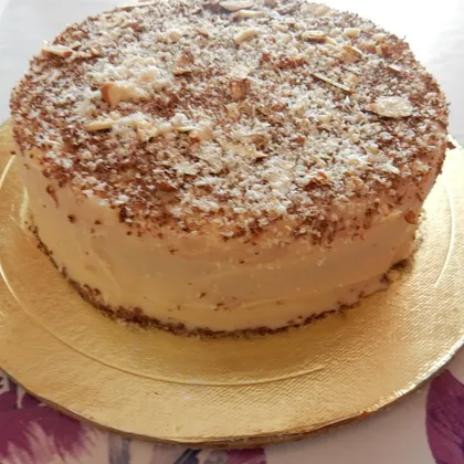 Бисквитный торт на рисовой муке с клубничным кремом и глазурью из белого шоколада