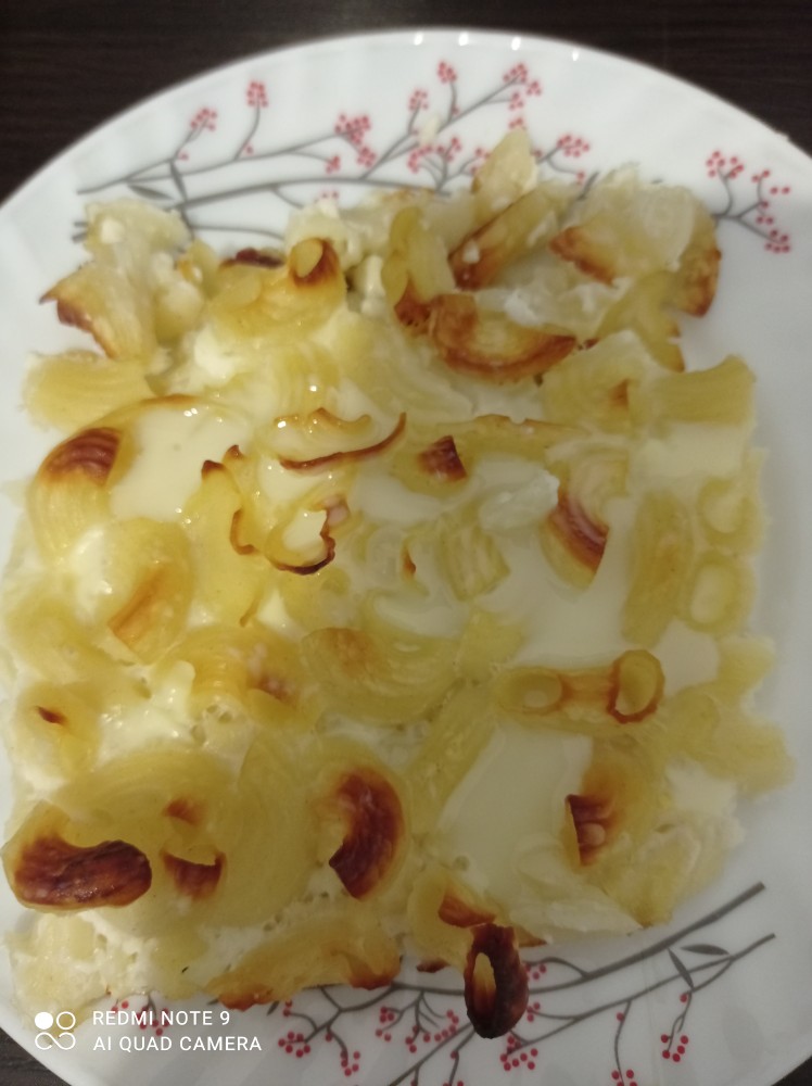 Запеканка из макарон с сыром, помидорами и грибами