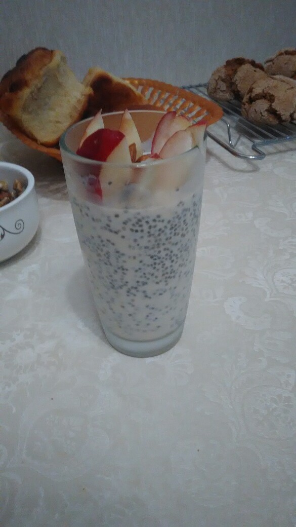 Десерт из ряженки с семенами чиа