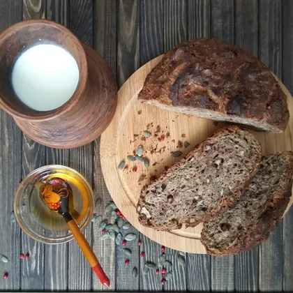 Хлеб домашний зерновой с овсяными хлопьями, семечками и грецким орехом
