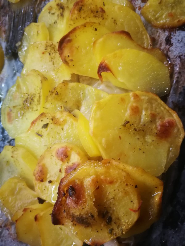 Запечённая камбала под картофельной шубкой