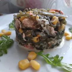 Салат из морской капусты с тунцом и кукурузой