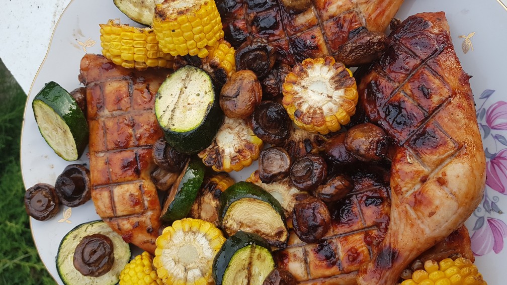 Курочка с овощами на мангале🍗🌽🥒🍄